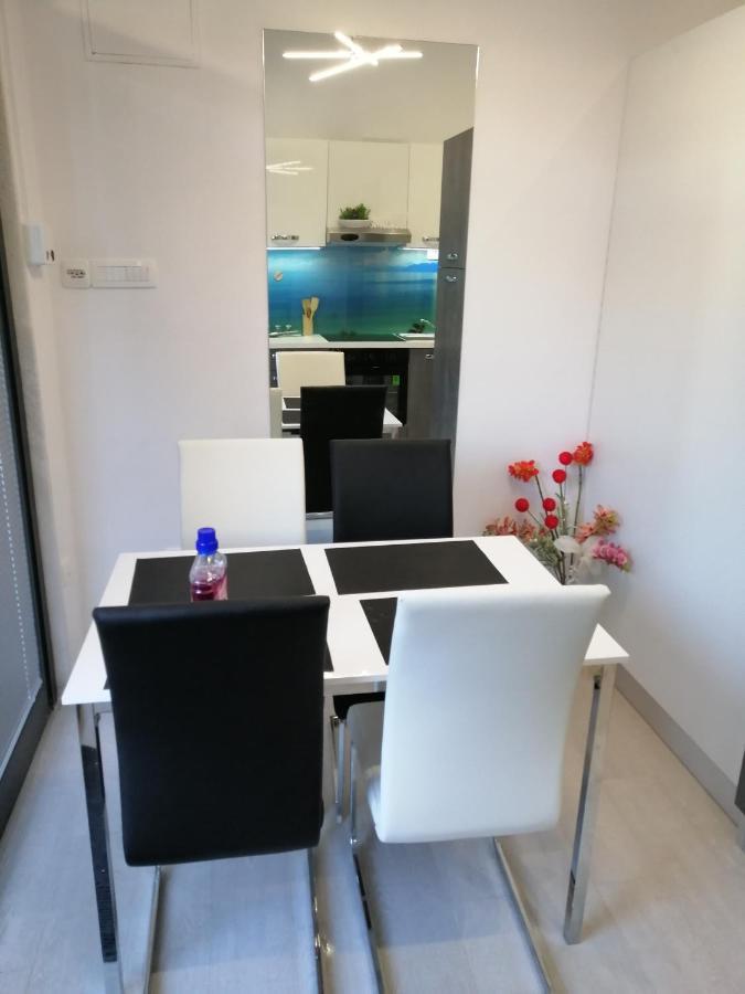 Apartment Rose By The Beach & Tennis Courts Σπλιτ Εξωτερικό φωτογραφία
